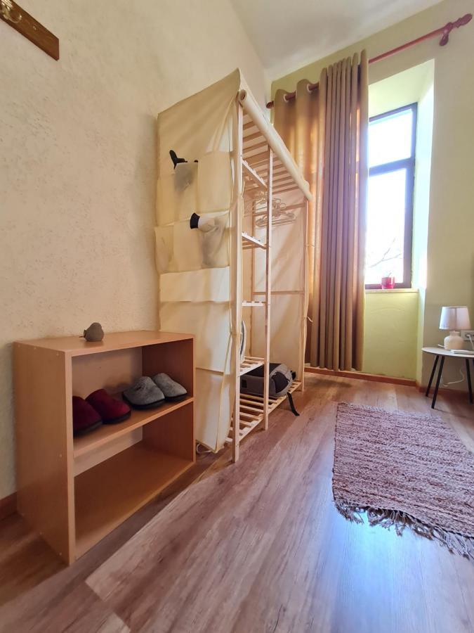 Ex-block District Charming With Treeish Sorrounding View! * Tirana